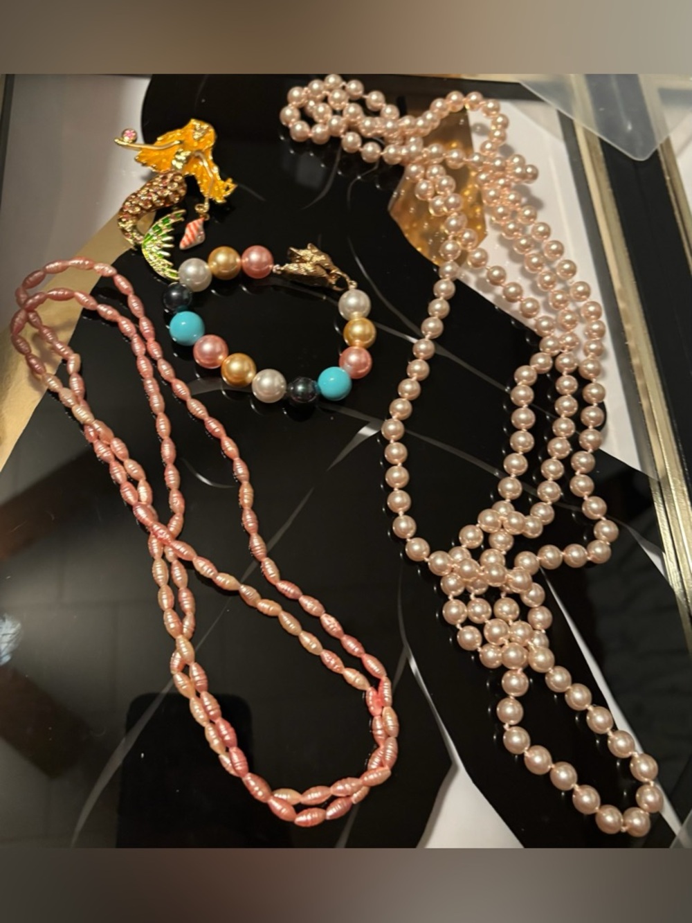 2 Faux Pearl Necklaces, Mermaid Brooch, & a Faux Pearl Bracelet #337 - Picture 3 of 11